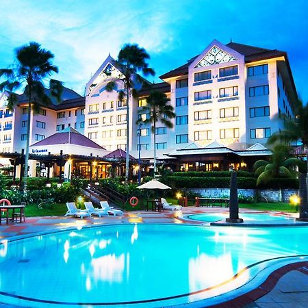 Le Grandeur Hotel Balikpapan エクステリア 写真
