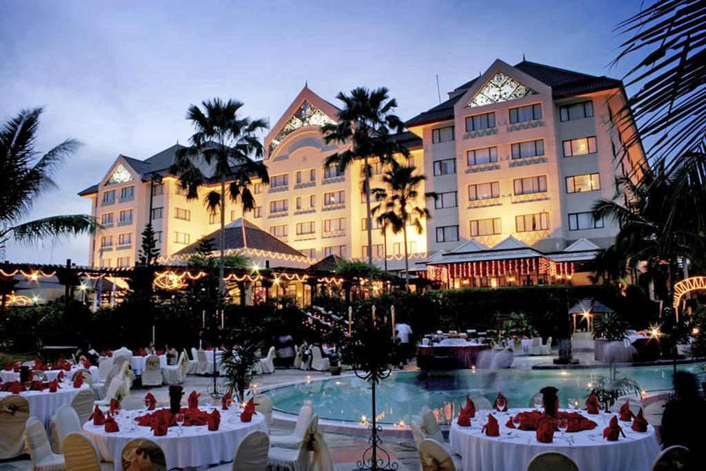 Le Grandeur Hotel Balikpapan エクステリア 写真