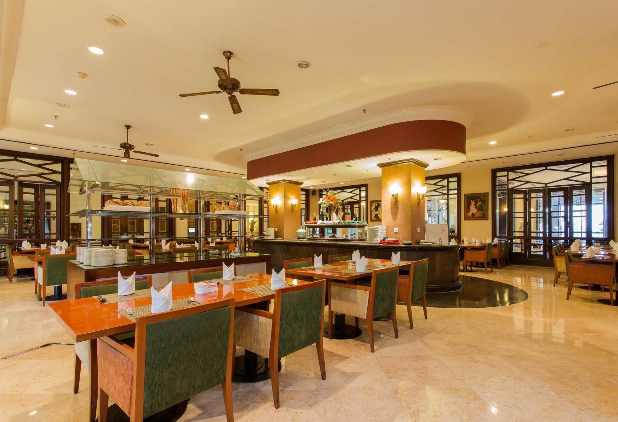 Le Grandeur Hotel Balikpapan エクステリア 写真