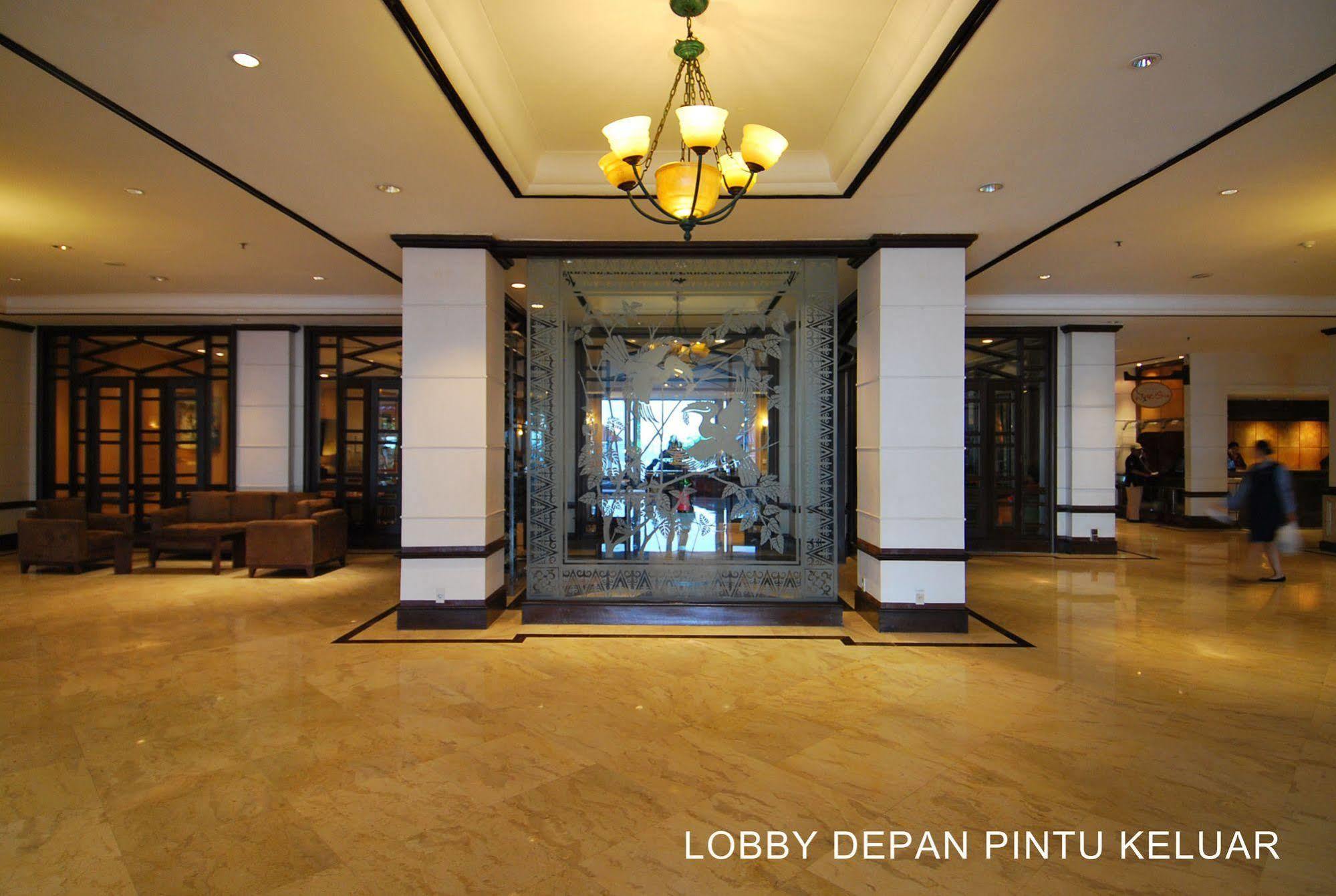 Le Grandeur Hotel Balikpapan エクステリア 写真
