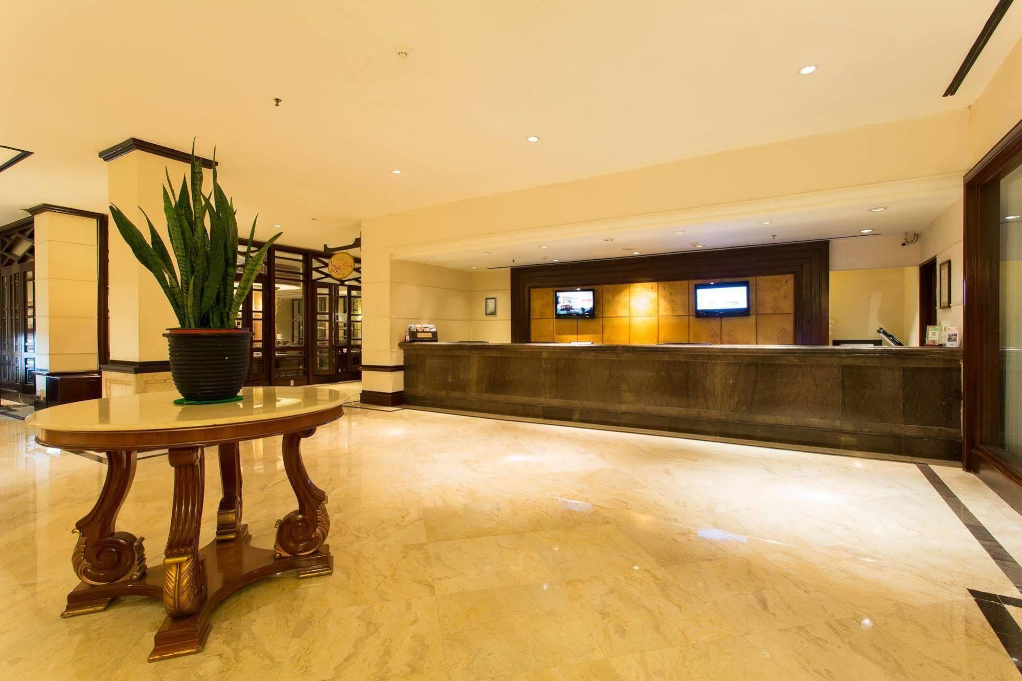 Le Grandeur Hotel Balikpapan エクステリア 写真