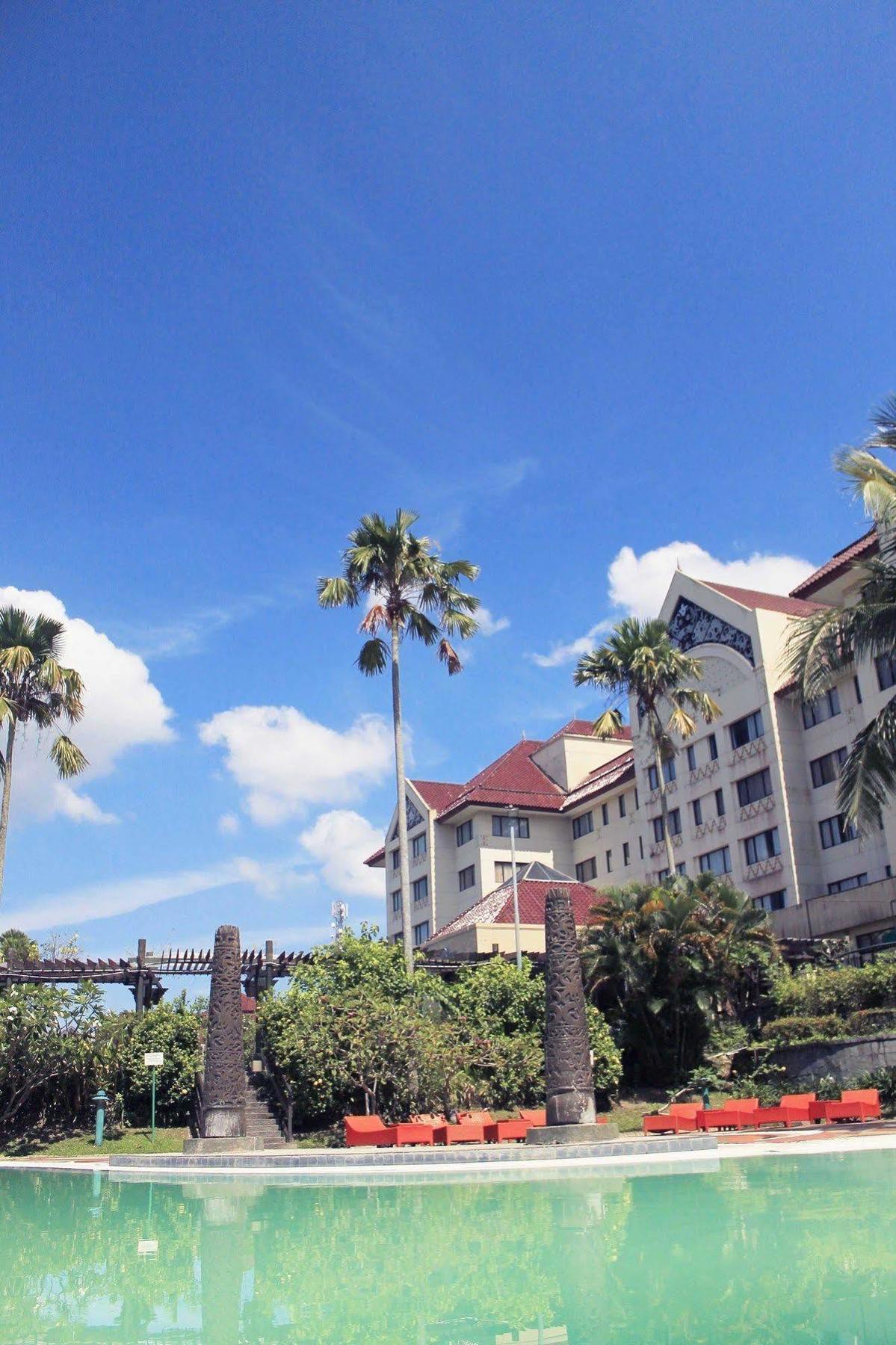 Le Grandeur Hotel Balikpapan エクステリア 写真