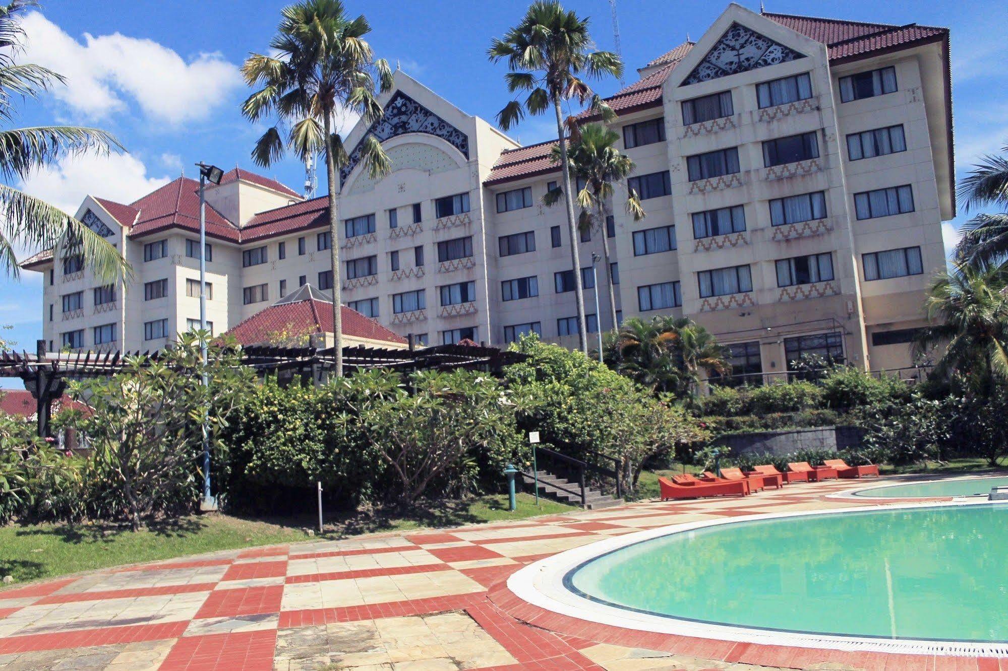 Le Grandeur Hotel Balikpapan エクステリア 写真