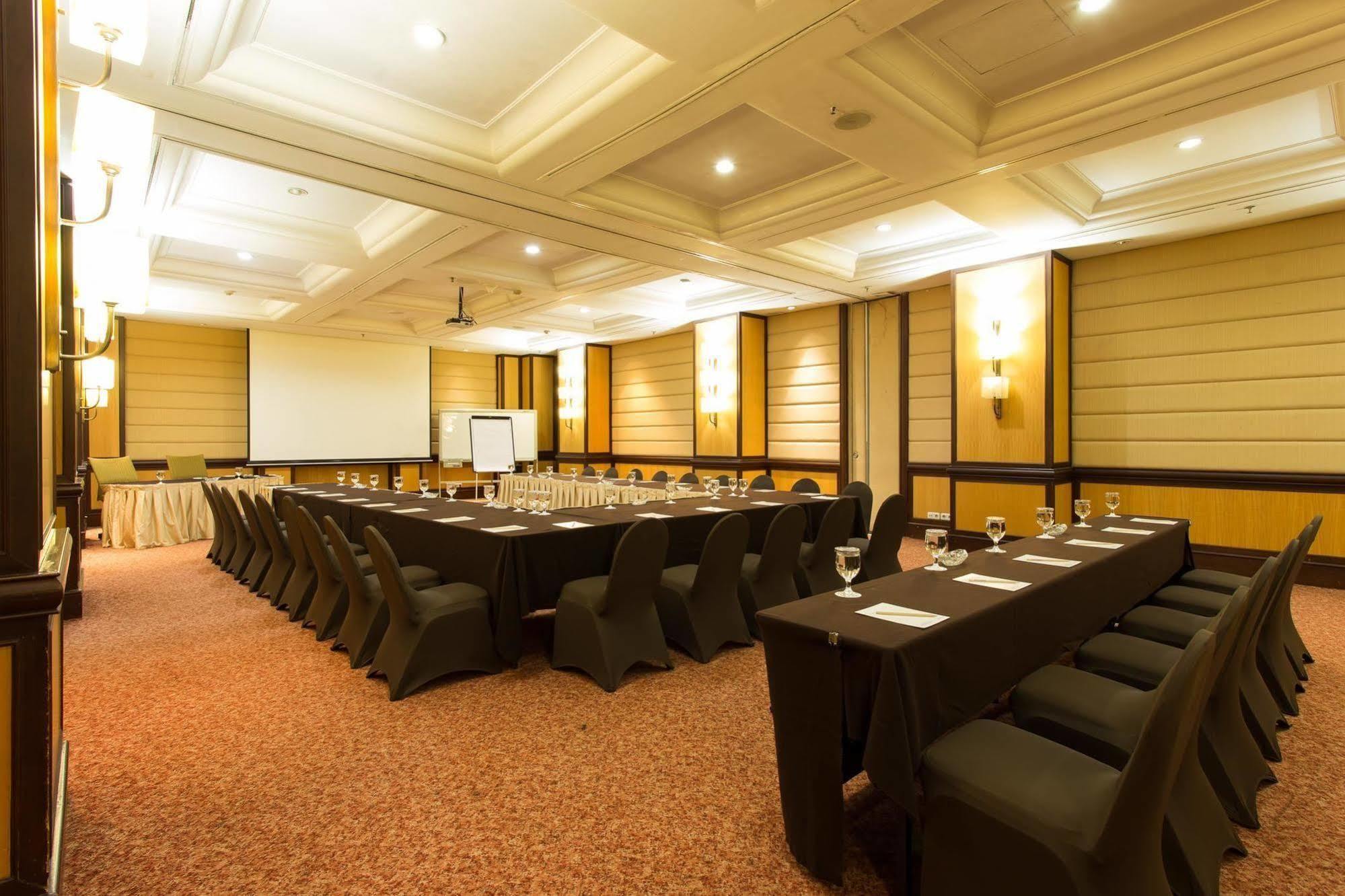 Le Grandeur Hotel Balikpapan エクステリア 写真